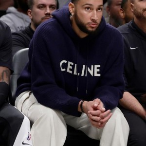 打一场186万美元！西蒙斯再次报销 沦为合同诈骗犯