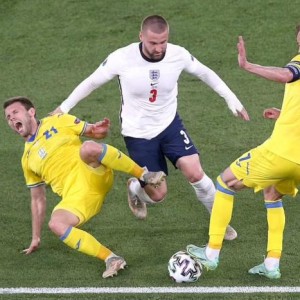 肖伯特·卡洛斯在此 英格兰左闸岂容穆帅指指点点？